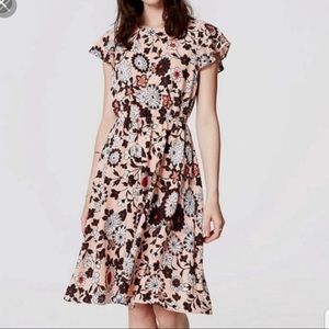 Floral flutter sleeve LOFT petite dress 🌸